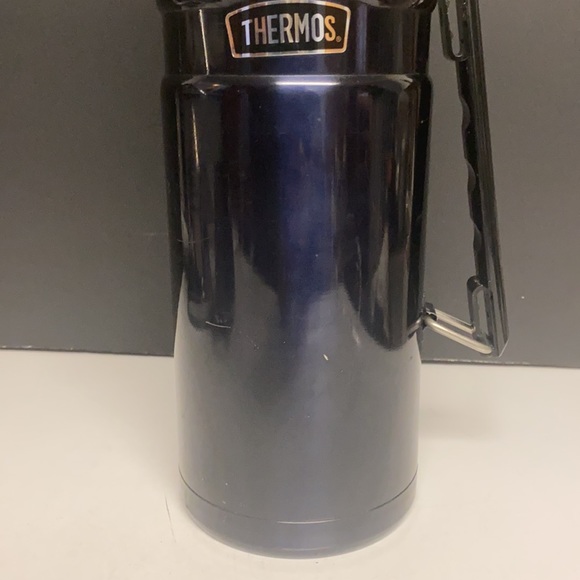 THERMOS Stainless King Vacuum-Insulated Beverage Bottle, 68 Ounce, Matte Blue - Picture 4 of 16